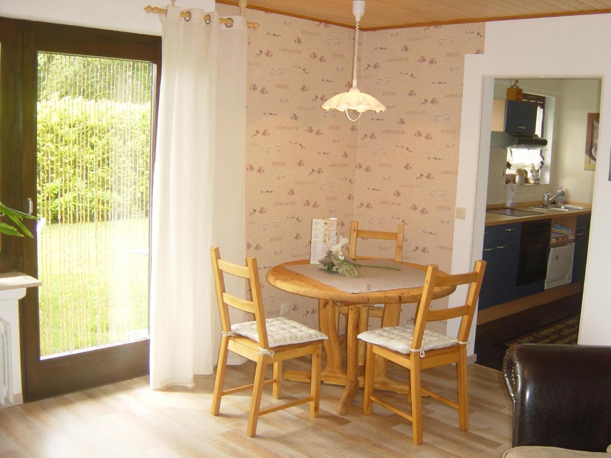 Appartement Haus Am Wald à Hillscheid Extérieur photo
